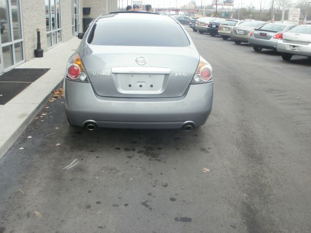 2009 Nissan Altima SLT Quad Cab 2WD
