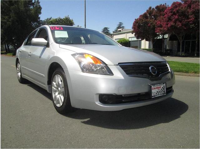 2009 Nissan Altima 4WD Crew Cab 140.5