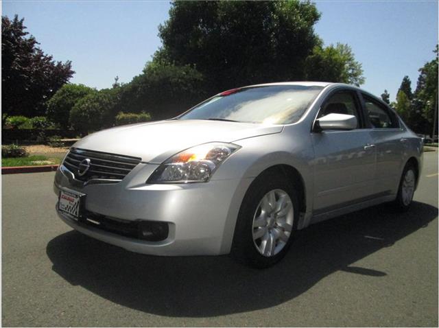 2009 Nissan Altima 4WD Crew Cab 140.5