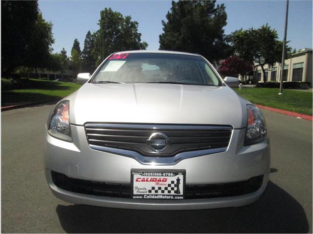 2009 Nissan Altima 4WD Crew Cab 140.5