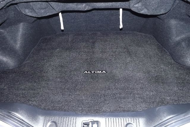 2009 Nissan Altima 1500 Van