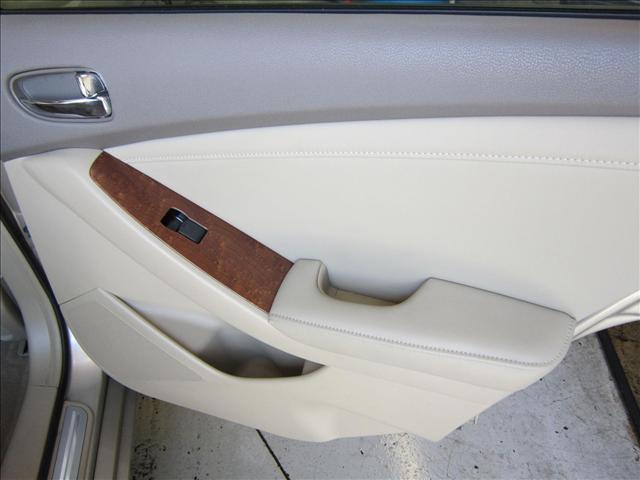 2009 Nissan Altima 4x4 Truck