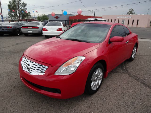 2009 Nissan Altima 1500 Van
