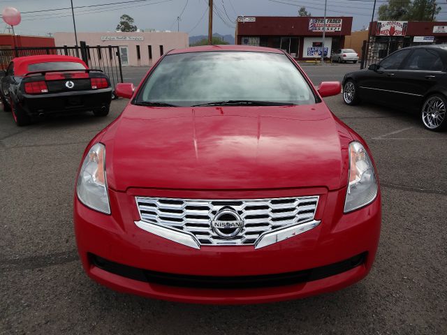 2009 Nissan Altima 1500 Van