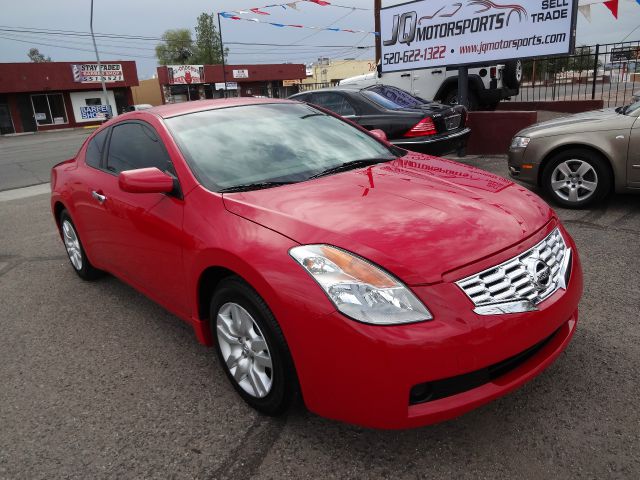 2009 Nissan Altima 1500 Van