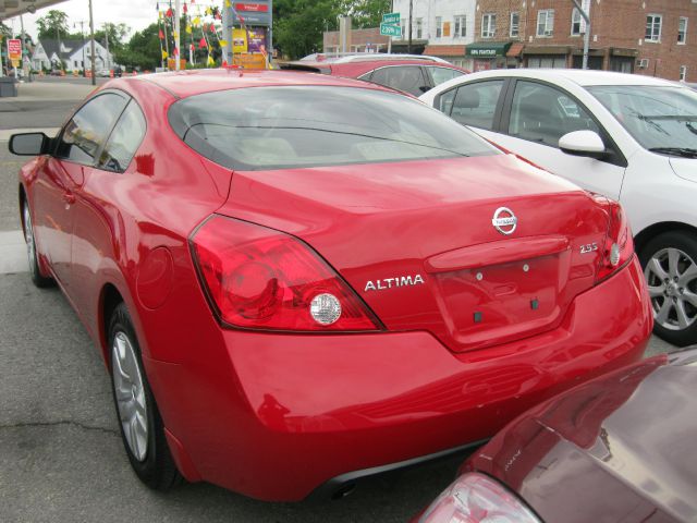 2009 Nissan Altima 1500 Van