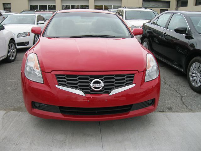 2009 Nissan Altima 1500 Van