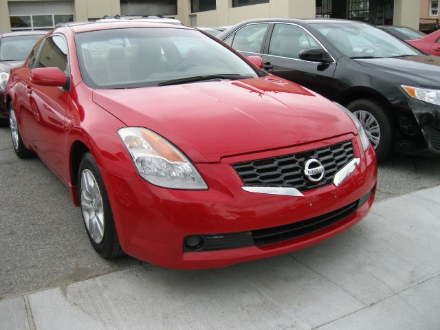 2009 Nissan Altima 1500 Van