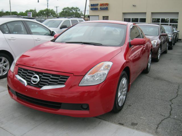 2009 Nissan Altima 1500 Van