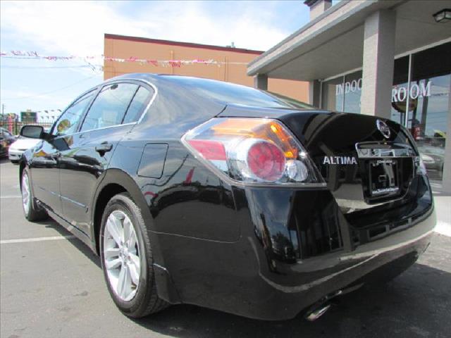 2010 Nissan Altima AWD W/1sasunroof
