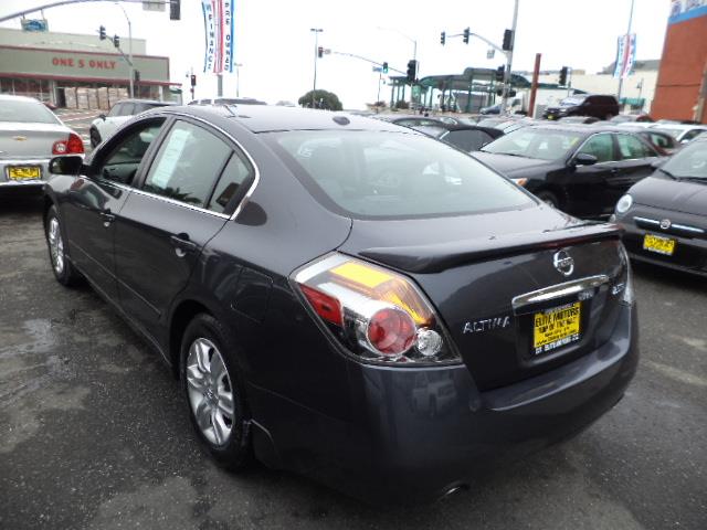 2010 Nissan Altima 2WD Supercab FX2