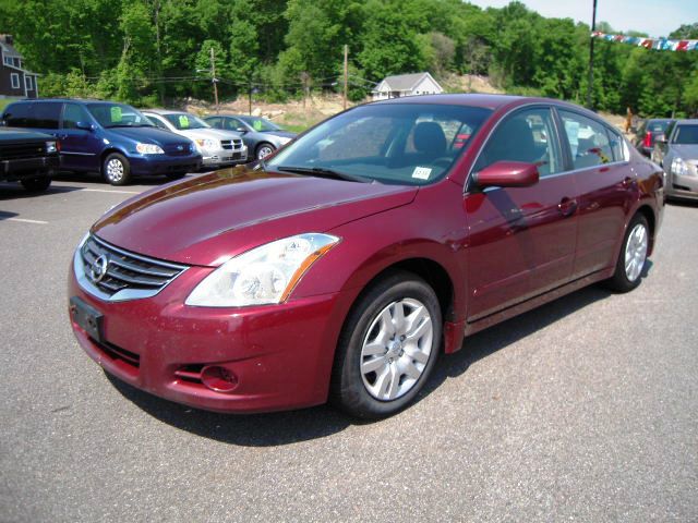 2010 Nissan Altima LS NICE