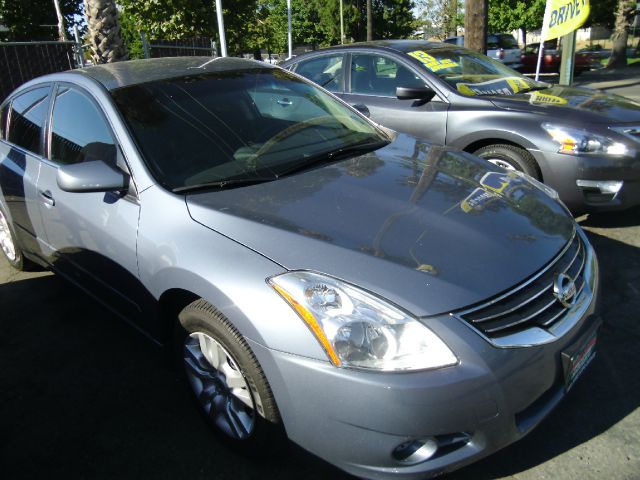 2010 Nissan Altima 2WD Crew Cab 140.5 Laramie