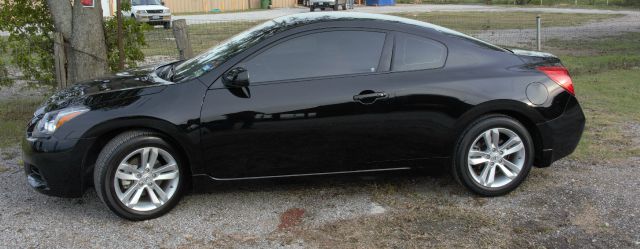 2010 Nissan Altima 4x4 Reg. Cab Long Bed