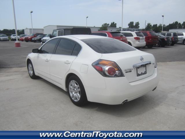 2010 Nissan Altima 2WD Crew Cab 140.5 Laramie