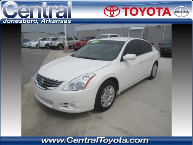 2010 Nissan Altima 2WD Crew Cab 140.5 Laramie