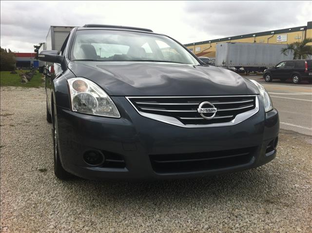 2010 Nissan Altima SLT Quad Cab 2WD