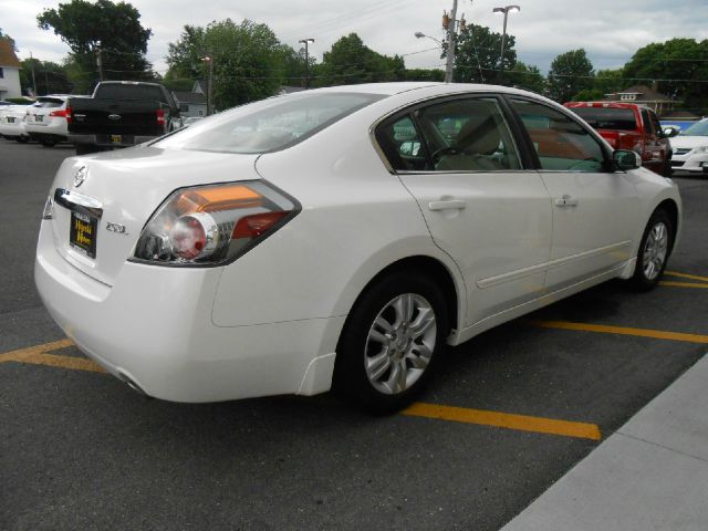 2010 Nissan Altima SLT Quad Cab 2WD