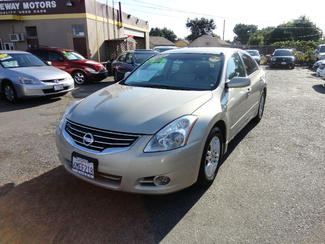 2010 Nissan Altima Pickupslt Quad Cab SWB 4WD 4x4 Truck