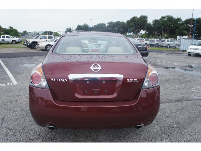 2010 Nissan Altima SLT Quad Cab 2WD