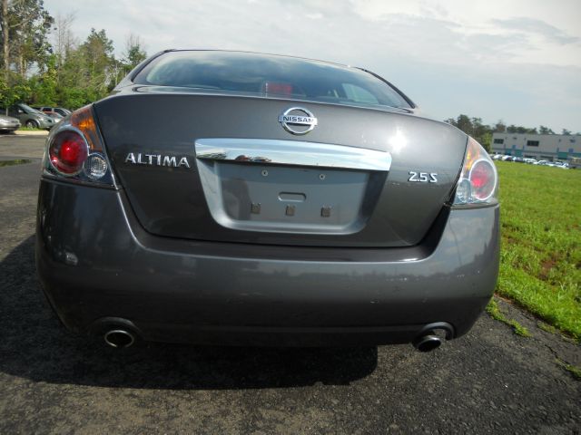 2010 Nissan Altima 2WD Crew Cab 140.5 Laramie