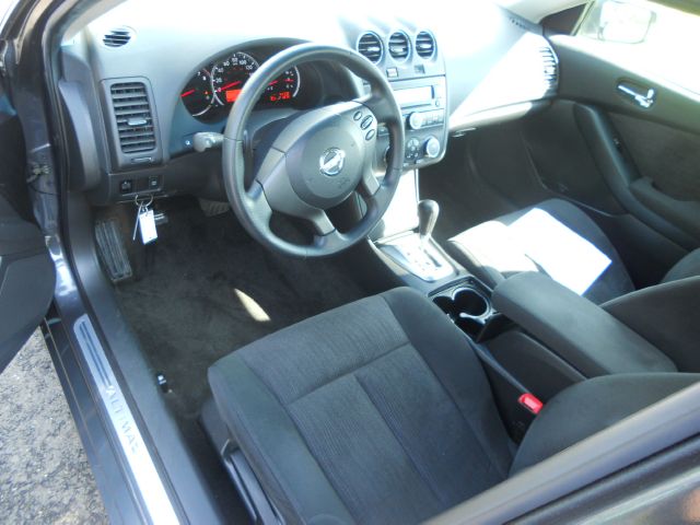 2010 Nissan Altima 2WD Crew Cab 140.5 Laramie