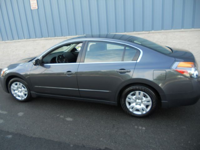 2010 Nissan Altima 2WD Crew Cab 140.5 Laramie