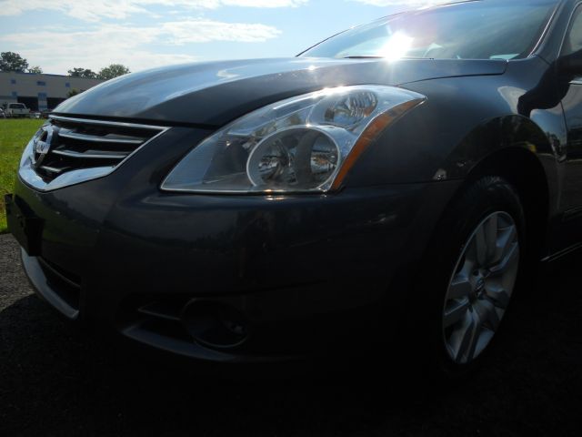 2010 Nissan Altima 2WD Crew Cab 140.5 Laramie