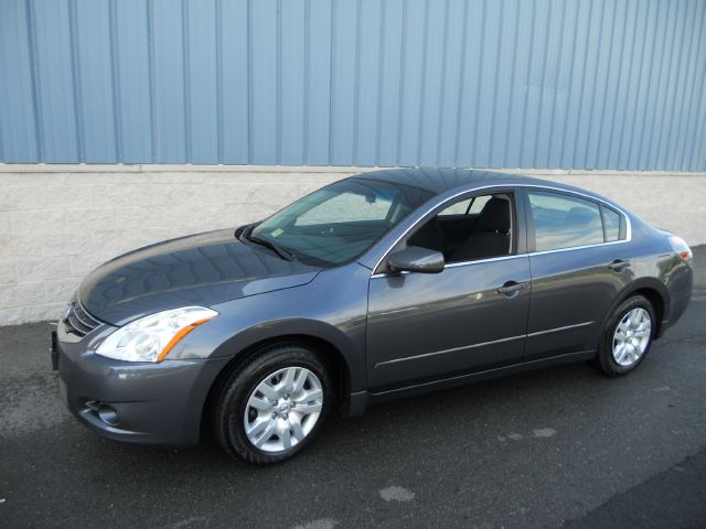 2010 Nissan Altima 2WD Crew Cab 140.5 Laramie