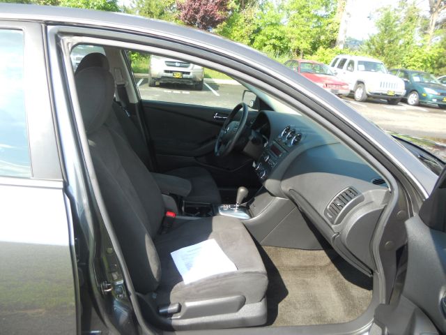 2010 Nissan Altima 2WD Crew Cab 140.5 Laramie