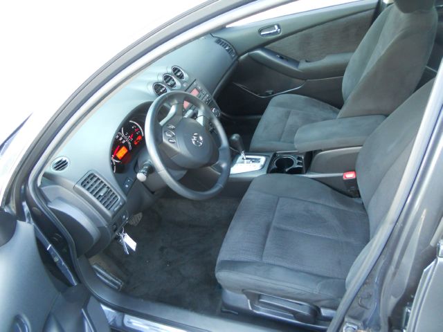 2010 Nissan Altima 2WD Crew Cab 140.5 Laramie