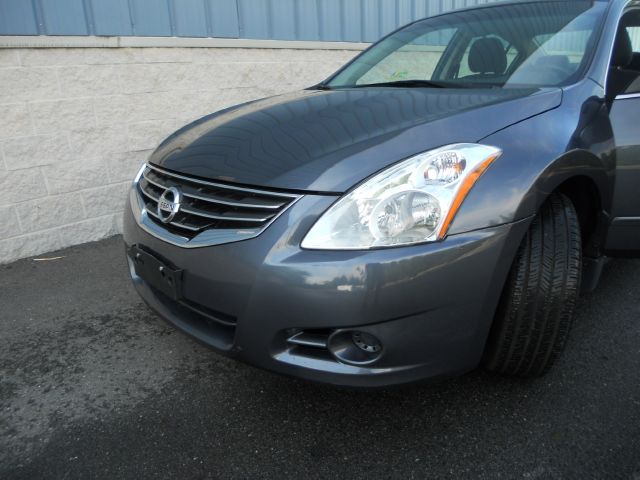 2010 Nissan Altima 2WD Crew Cab 140.5 Laramie