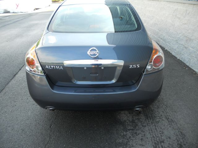 2010 Nissan Altima 2WD Crew Cab 140.5 Laramie