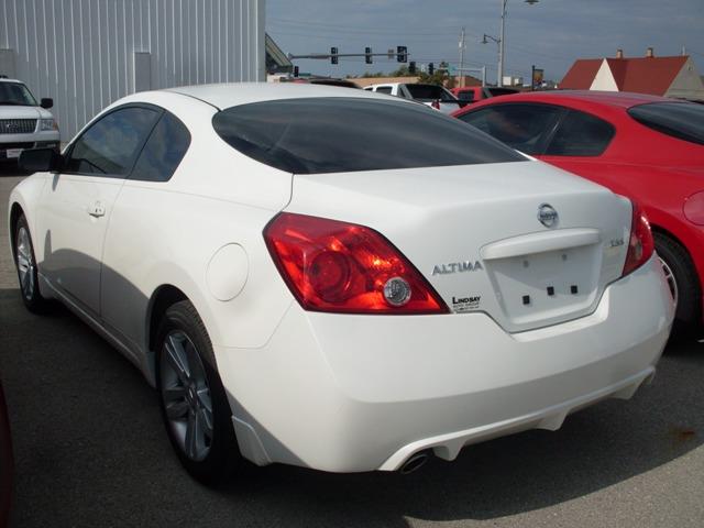 2010 Nissan Altima Pickupslt Quad Cab SWB 4WD 4x4 Truck