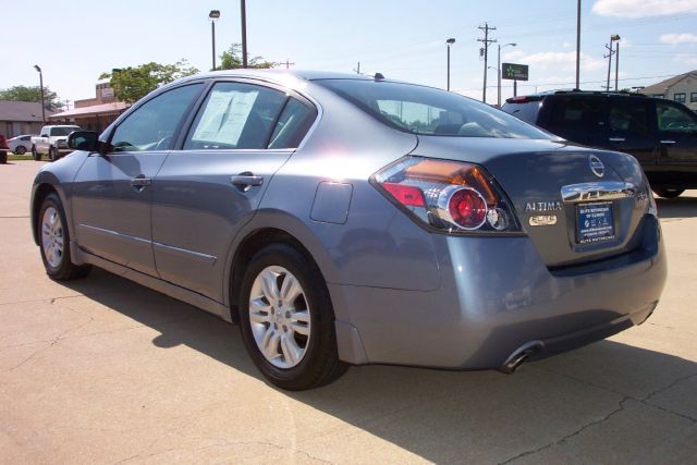2010 Nissan Altima SLT Quad Cab 2WD