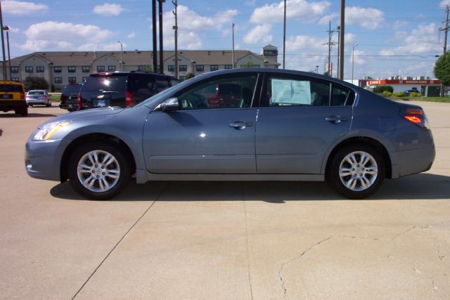 2010 Nissan Altima SLT Quad Cab 2WD