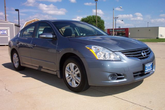 2010 Nissan Altima SLT Quad Cab 2WD