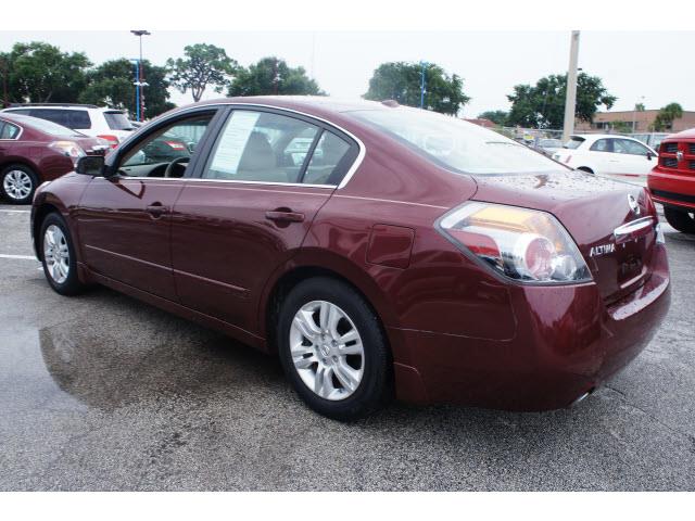 2010 Nissan Altima SLT Quad Cab 2WD