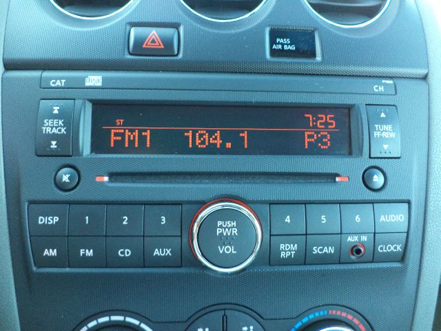 2011 Nissan Altima Pickupslt Quad Cab SWB 4WD 4x4 Truck