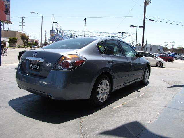 2011 Nissan Altima 4x4 Truck