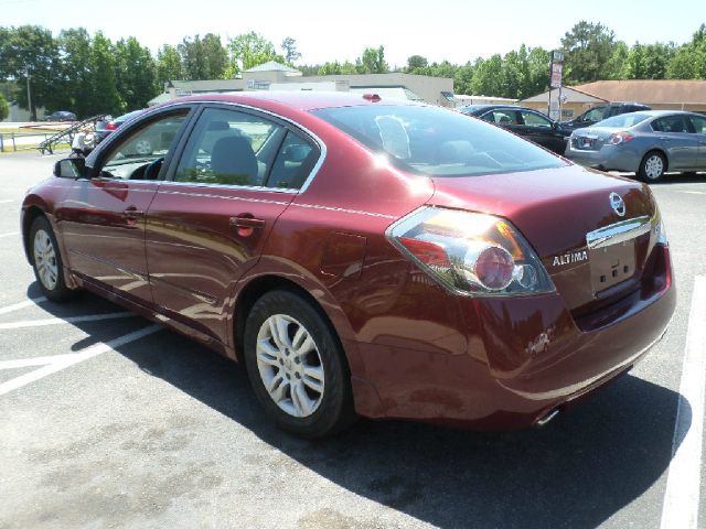 2011 Nissan Altima LS NICE