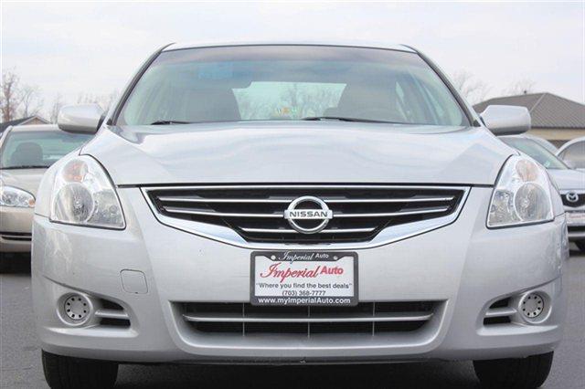 2011 Nissan Altima HARD Top/white