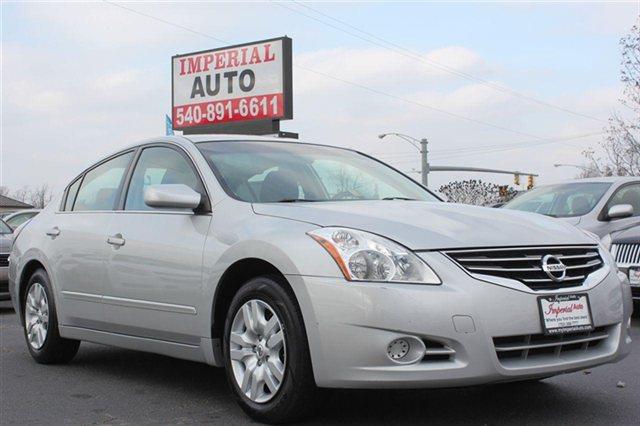 2011 Nissan Altima HARD Top/white