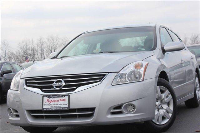 2011 Nissan Altima HARD Top/white