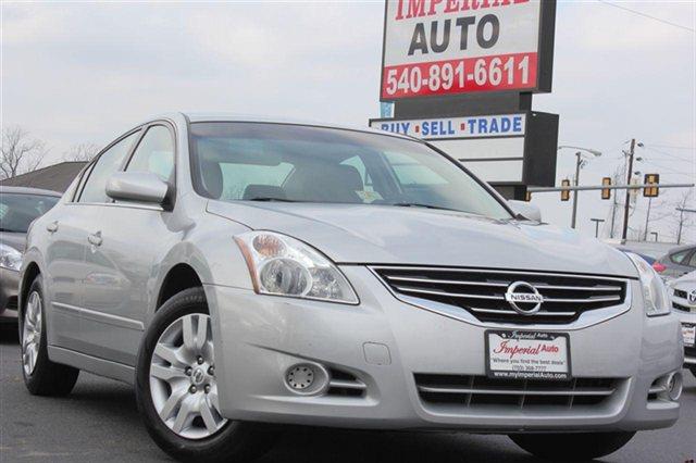 2011 Nissan Altima HARD Top/white