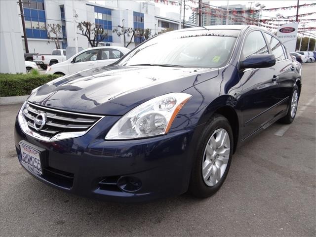 2011 Nissan Altima 4WD Crew Cab 140.5 Laramie