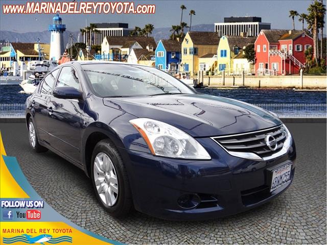 2011 Nissan Altima 4WD Crew Cab 140.5 Laramie