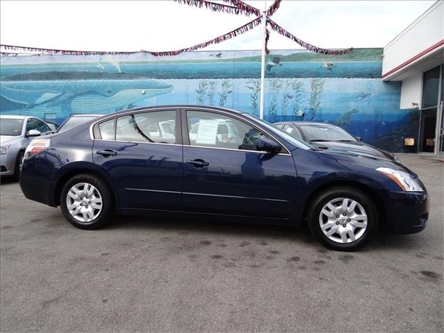 2011 Nissan Altima 4WD Crew Cab 140.5 Laramie