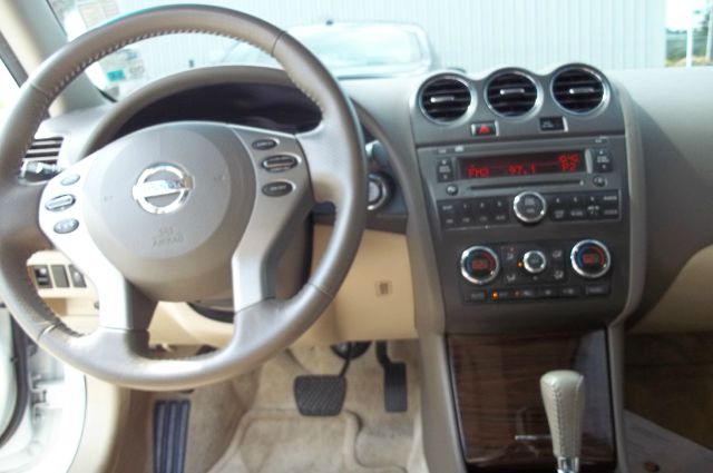 2011 Nissan Altima SLT Quad Cab 2WD