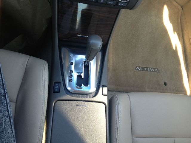 2011 Nissan Altima SLT Quad Cab 2WD